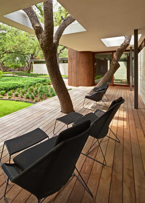 Awesome decks: house amidst the trees